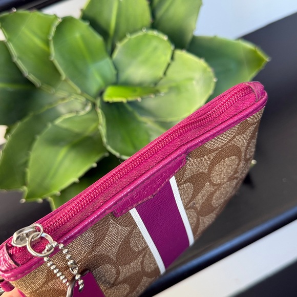 Coach signature waxed canvas & genuine leather wristlet clutch pink/purple - Picture 4 of 7